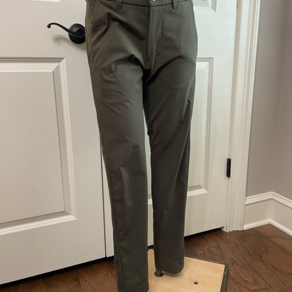 Lululemon ABC slim/Skinny pants/trousers size 30 x 30, dark olive in color.